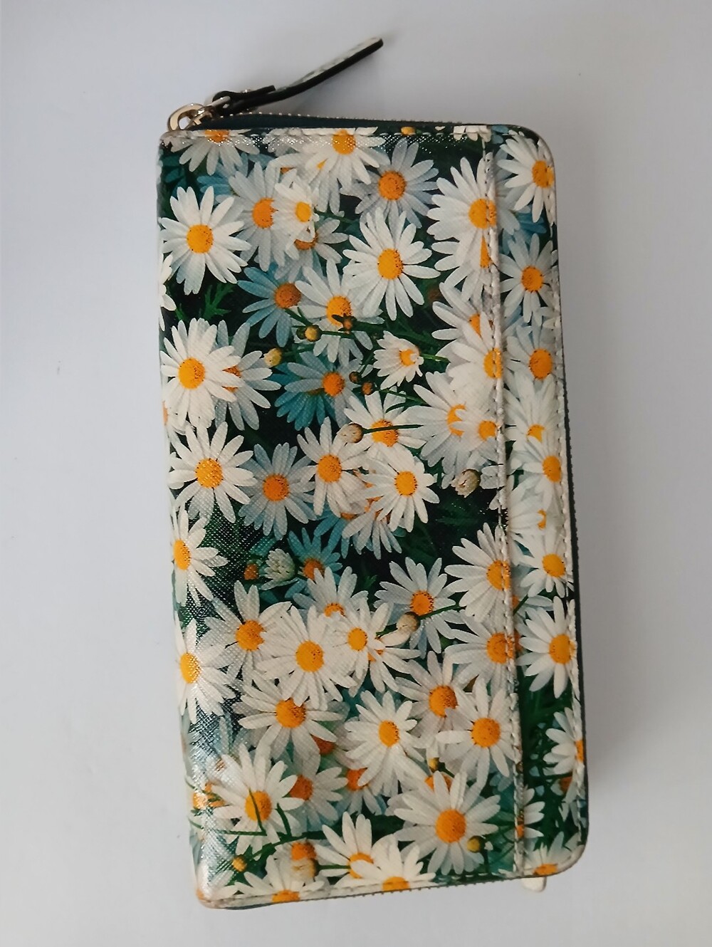 Kate Spade N.Y & Cedar Street Daisy Zip-around Wallet - Picture 2 of 7